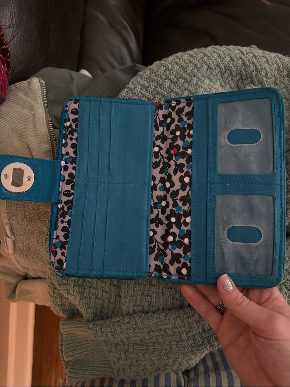 Vera Bradley wallet some wear on the clasp blue - Picture 3 of 4